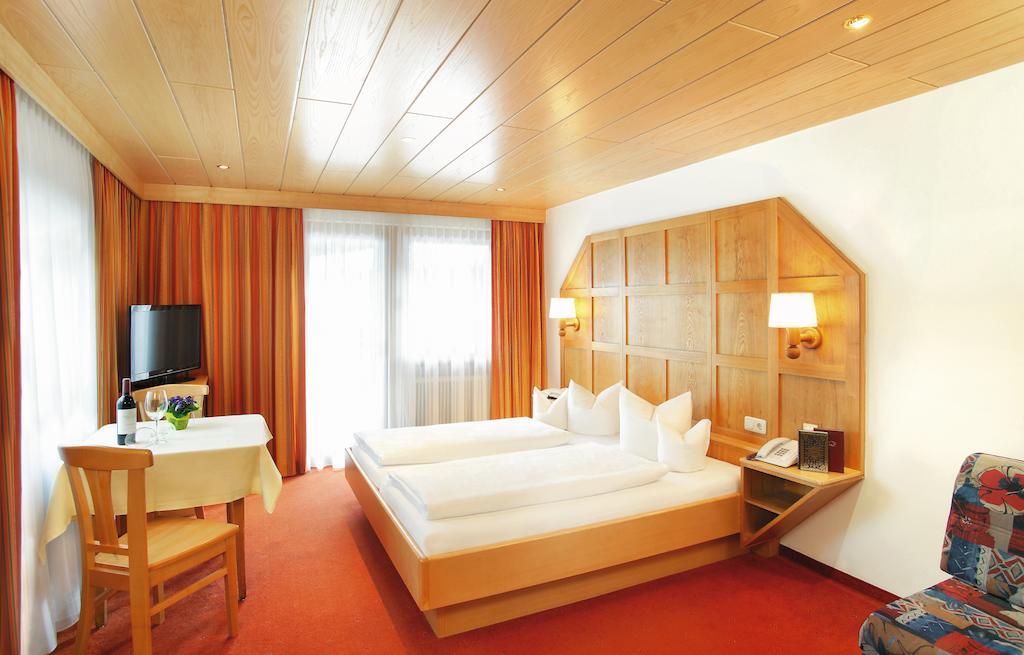 Hotel Tirolerhof Sankt Anton am Arlberg Esterno foto